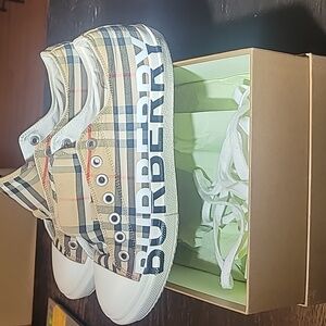 Burberry  sneakers